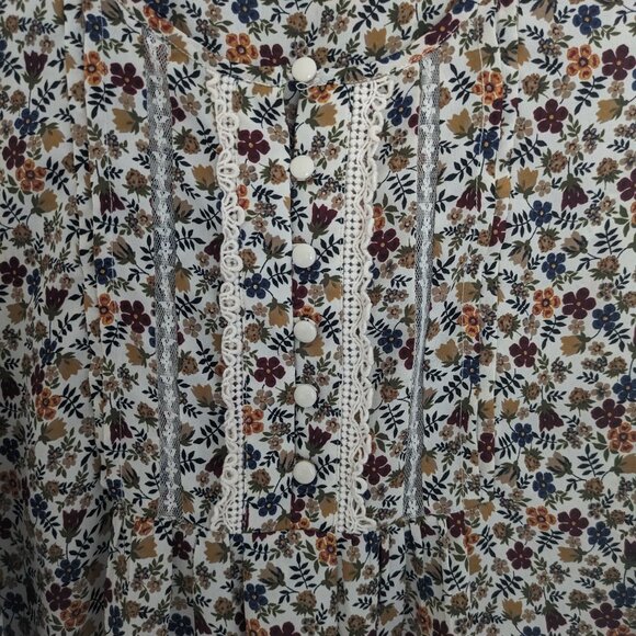 2/$15 - Pleione sleeveless floral top - Picture 2 of 7